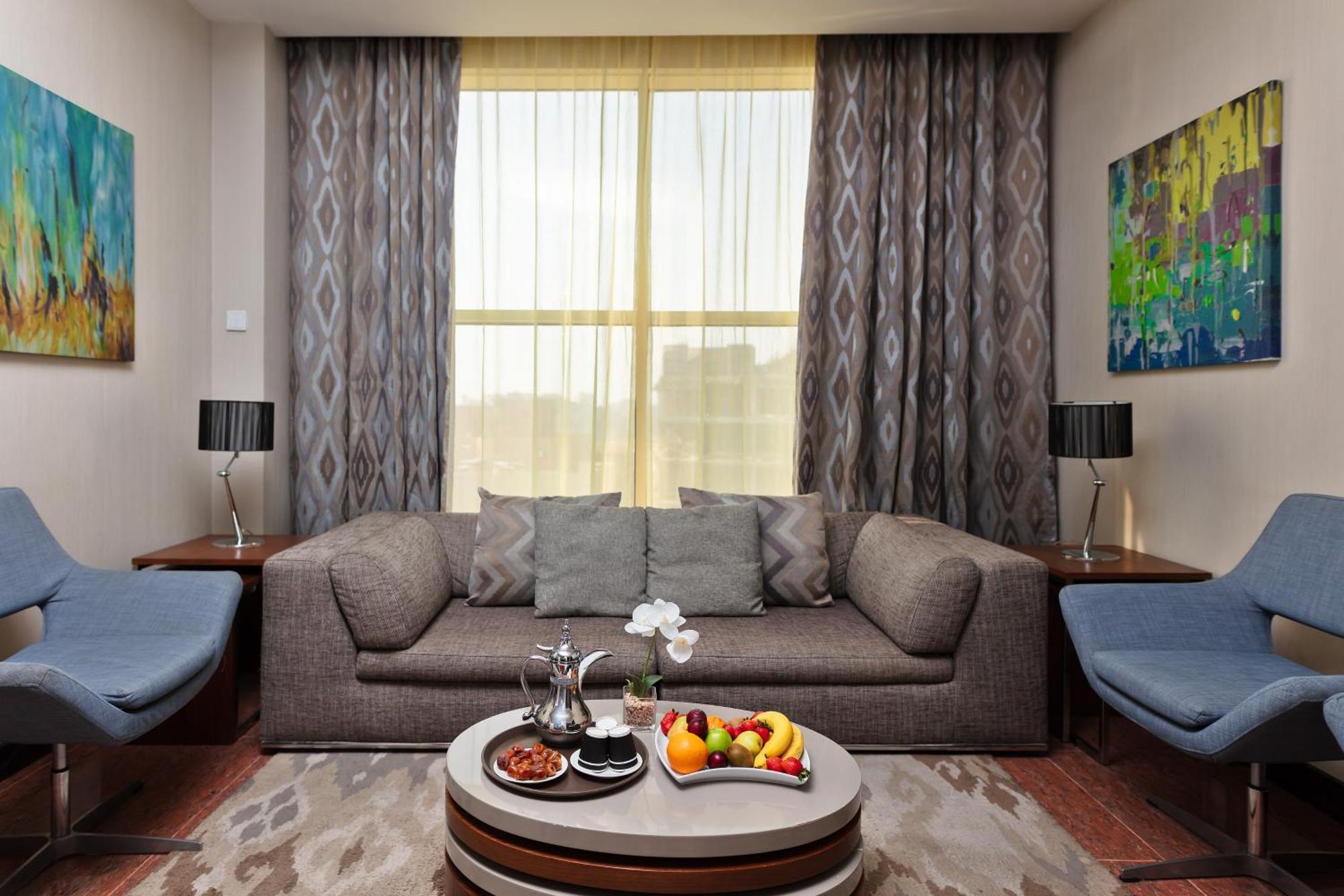 Executive Suite,1265087524:JPEG